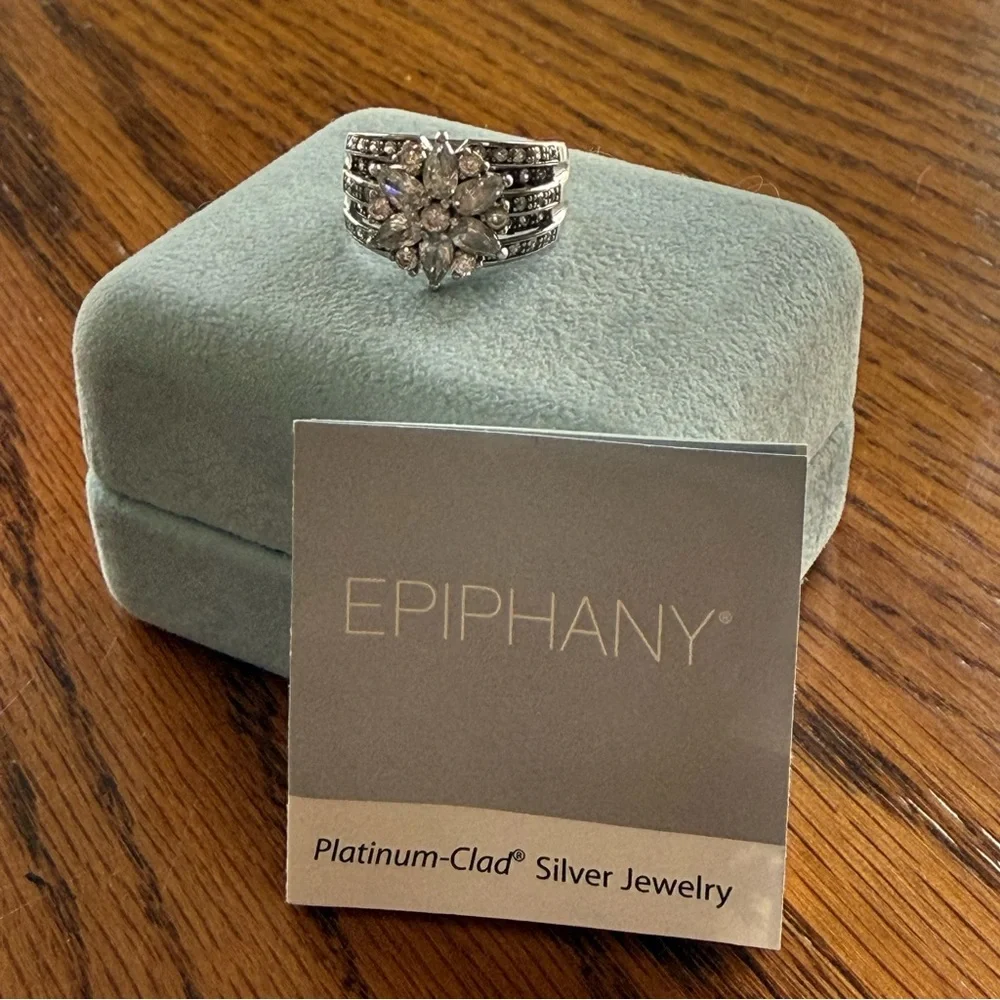 Vintage SW Sterling Silver Flower Ring – Size 6 – Marquise & Round CZ - Picture 3 of 10